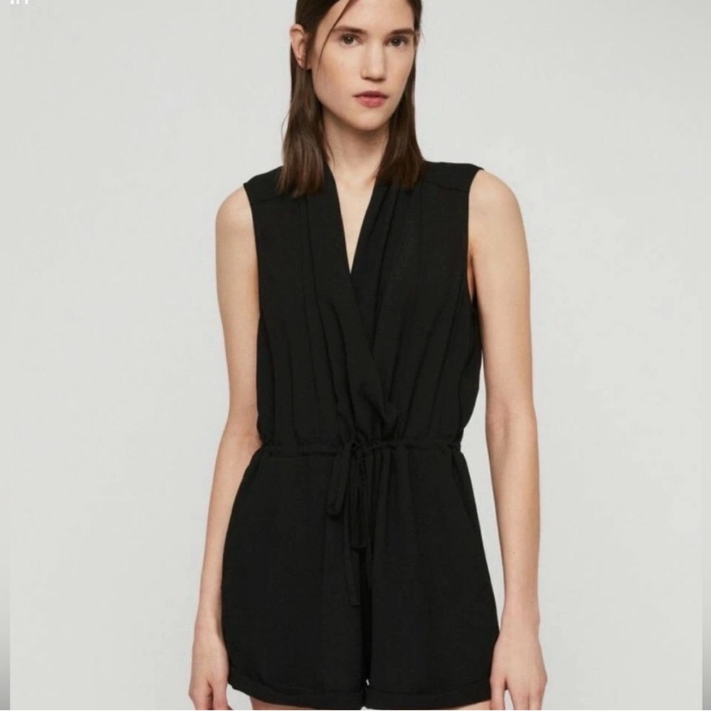 Be beau Sz 8 Sleeveless Black V-Neck Drawstring Romper